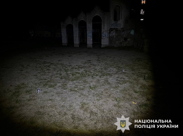 На Київщині чоловік влаштував стрілянину біля дитячого майданчика, є поранені